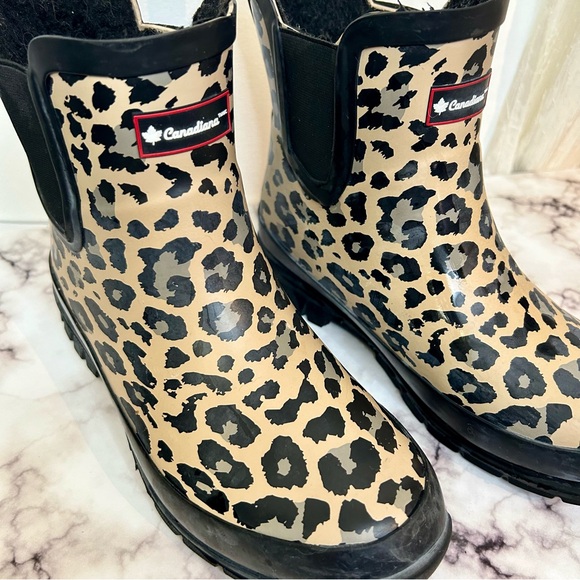 Canadiana Rainboots - Picture 2 of 3